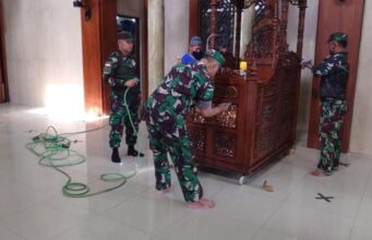 Kodim 0719 Jepara Wujudkan Lingkungan Bersih Bersama Masyarakat Membersihkan Tempat Peribadatan