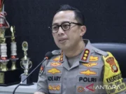 Seorang pria dikeroyok dan dianiaya usai menagih utang di Depok