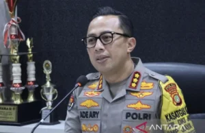 Seorang pria dikeroyok dan dianiaya usai menagih utang di Depok