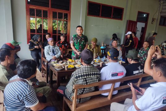 Koramil 08 Keling Gelar Karya Bakti Bersihkan Gereja, Wujud Kepedulian Dan Kebersamaan dengan Masyarakat