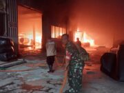 Jepara Kebakaran di Perusahaan PT Chengqi Indonesia diduga disebabkan oleh barang jadi berupa busa yang tersambar petir.