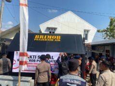 Peduli Kebutuhan Warga Masyarakat Desa Tambakmulyo Brimob Polda Jateng Bekerja Sama Brimob Pati Distribusikan Air Bersih